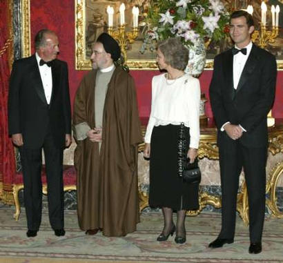 Khatami n'a pas serré la main de la Reine !